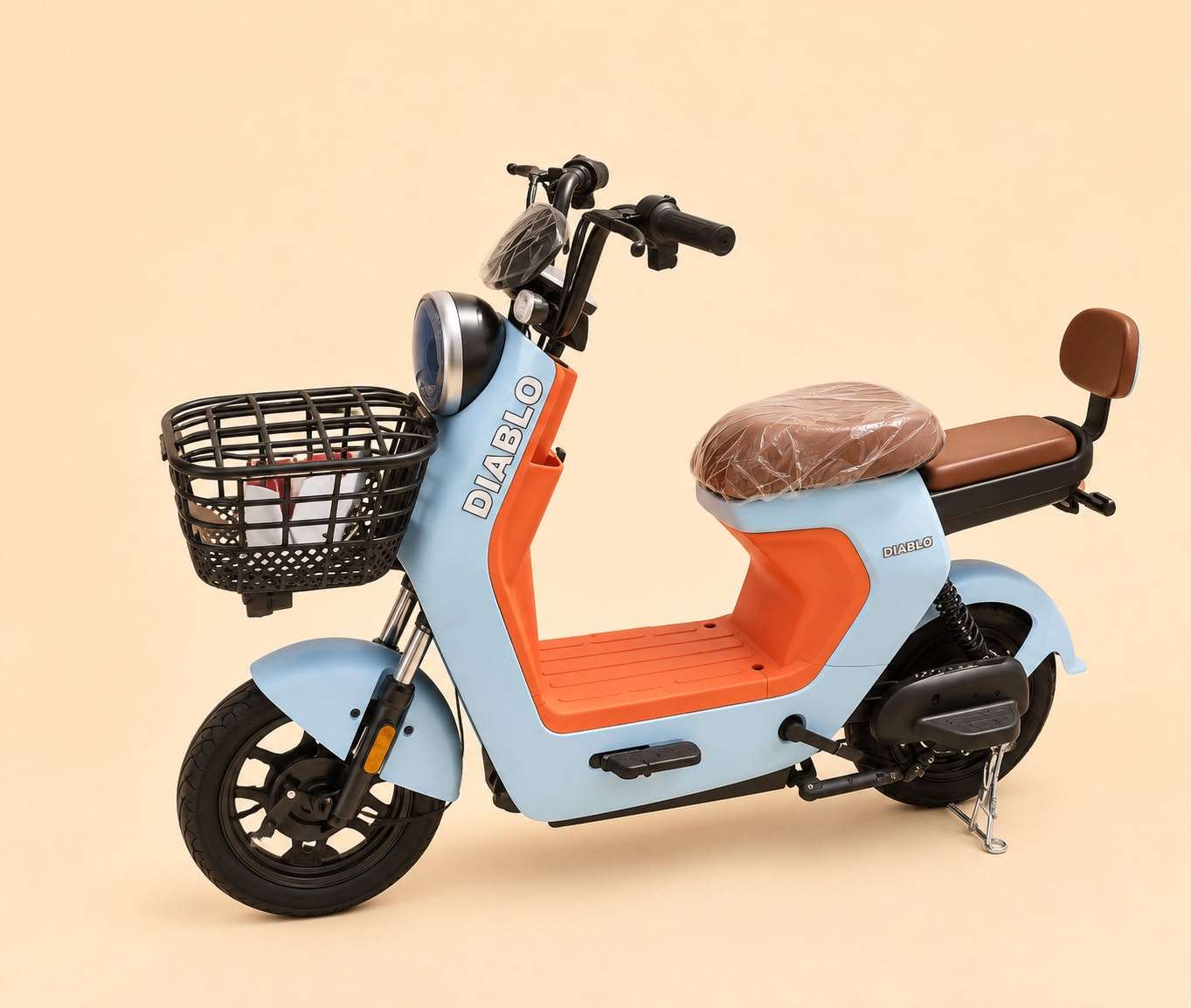 Sepeda listrik LARIZZ L3 di showroom Lumajang