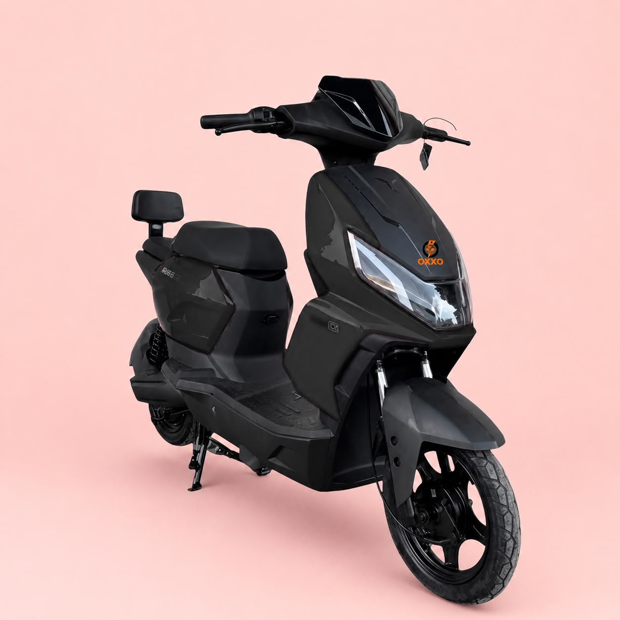 Sepeda listrik UWINFLY D66A di showroom Lumajang